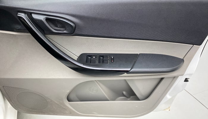2019 Tata Tiago XT 1.2 REVOTRON, Petrol, Manual, 29,831 km, Driver Side Door Panels Control