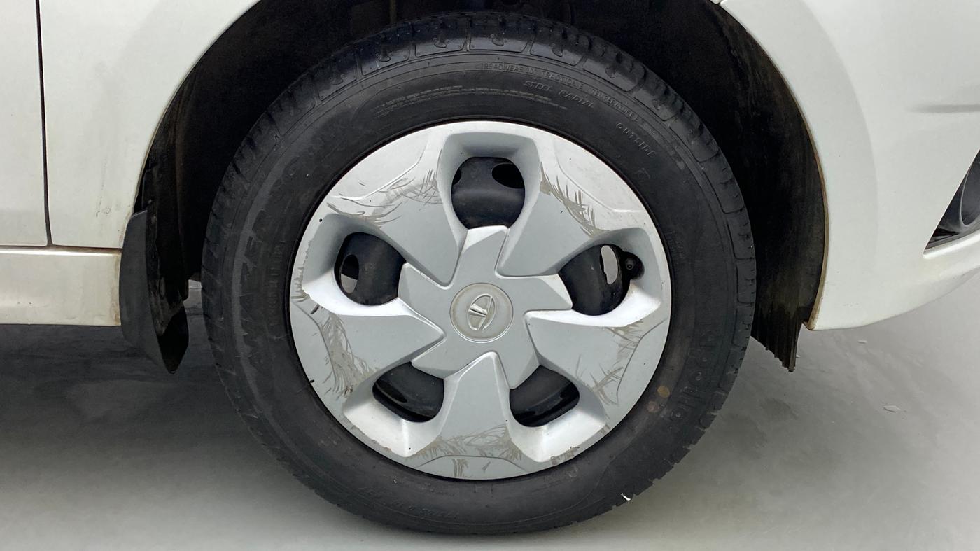 2019 Tata Tiago XT 1.2 REVOTRON, Petrol, Manual, 29,831 km, Right Front Wheel