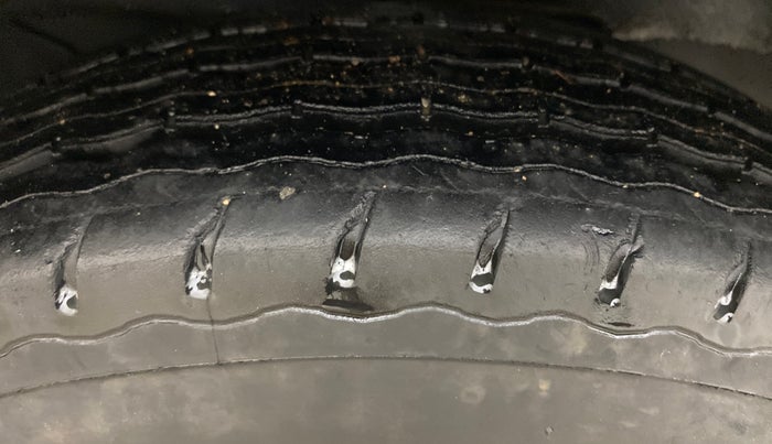 2019 Maruti Eeco 5 STR WITH A/C+HTR CNG, CNG, Manual, 51,817 km, Right Front Tyre Tread