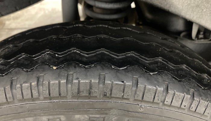2019 Maruti Eeco 5 STR WITH A/C+HTR CNG, CNG, Manual, 51,817 km, Right Rear Tyre Tread