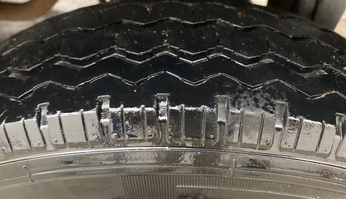 2019 Maruti Eeco 5 STR WITH A/C+HTR CNG, CNG, Manual, 51,817 km, Left Rear Tyre Tread