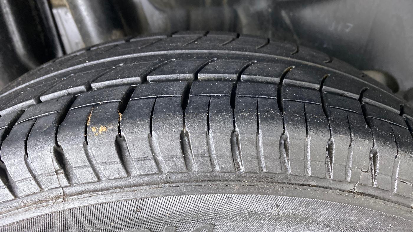 2018 Maruti Swift VXI, Petrol, Manual, 90,371 km, Right Rear Tyre Tread