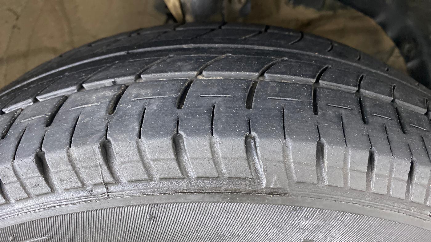 2018 Maruti Swift VXI, Petrol, Manual, 90,371 km, Right Front Tyre Tread
