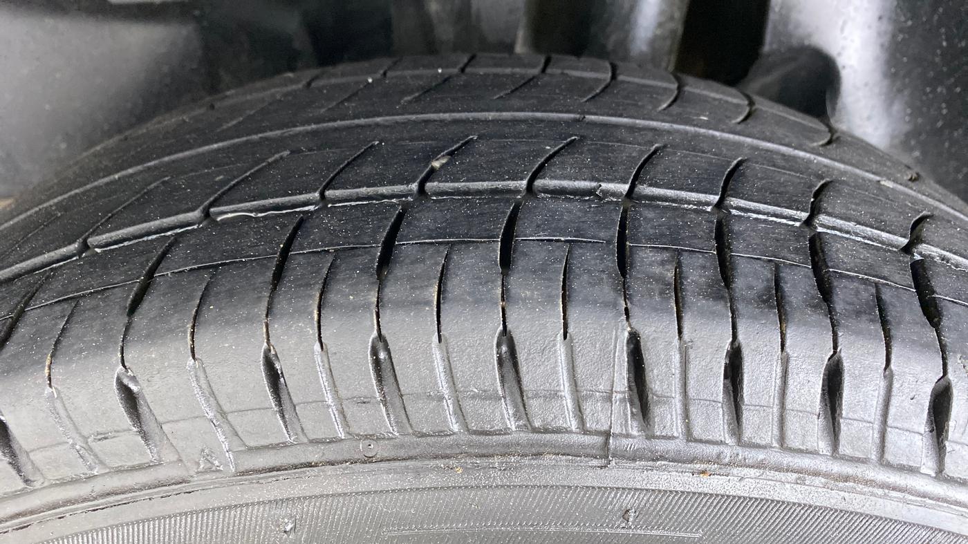 2018 Maruti Swift VXI, Petrol, Manual, 90,371 km, Left Rear Tyre Tread