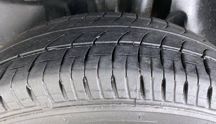 2018 Maruti Swift VXI, Petrol, Manual, 90,371 km, Left Rear Tyre Tread