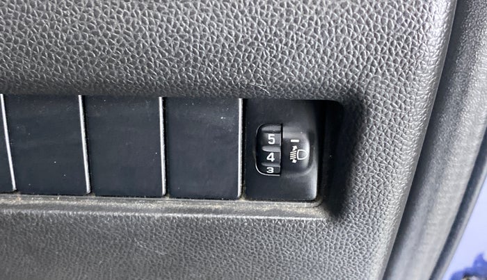 2018 Maruti Swift VXI, Petrol, Manual, 90,371 km, Dashboard - Headlight height adjustment not working