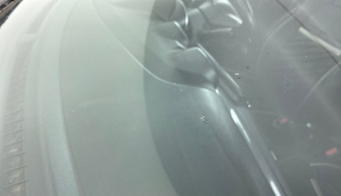 2018 Maruti Swift VXI, Petrol, Manual, 90,371 km, Front windshield - Minor spot on windshield