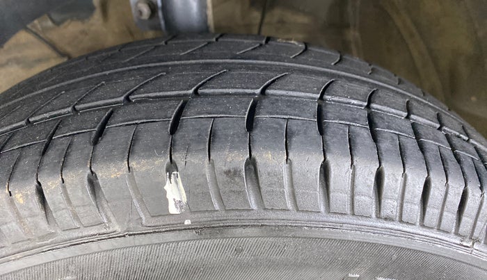 2018 Maruti Swift VXI, Petrol, Manual, 90,371 km, Left Front Tyre Tread