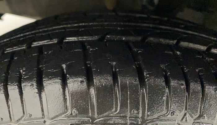 2014 Hyundai i10 MAGNA 1.1, Petrol, Manual, 8,174 km, Left Front Tyre Tread