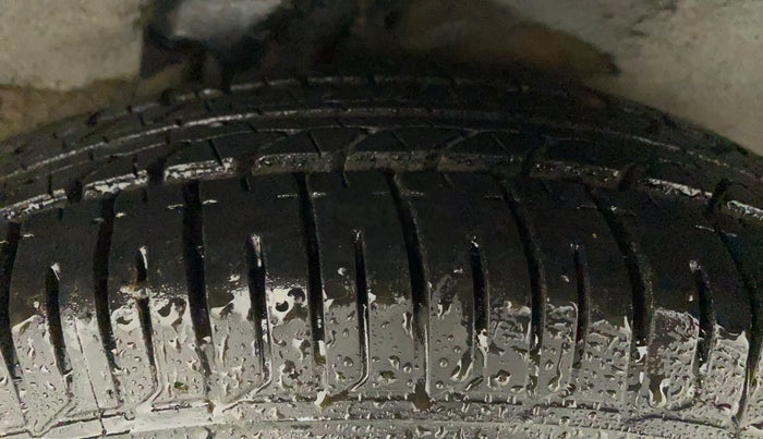 2014 Hyundai i10 MAGNA 1.1, Petrol, Manual, 8,174 km, Left Rear Tyre Tread