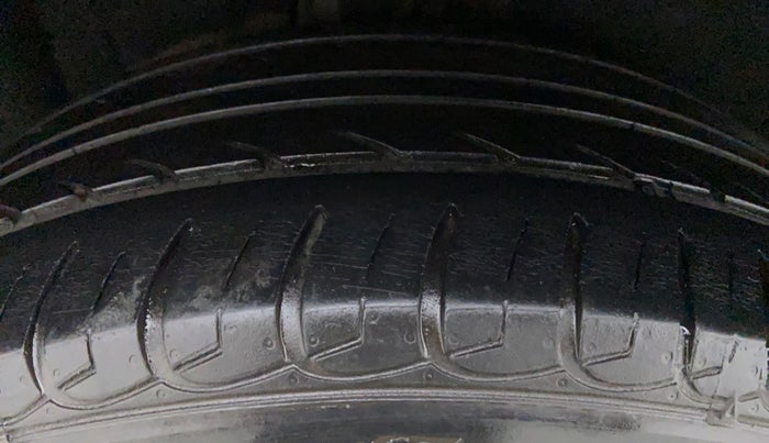 2012 Volkswagen Jetta TRENDLINE 1.4 TSI MT, Petrol, Manual, 76,679 km, Right Front Tyre Tread