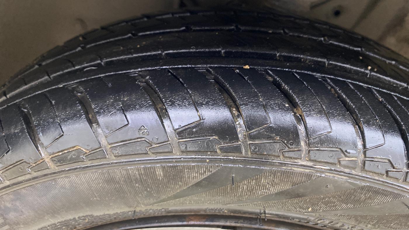 2017 Maruti IGNIS DELTA 1.2, Petrol, Manual, 23,299 km, Left Front Tyre Tread