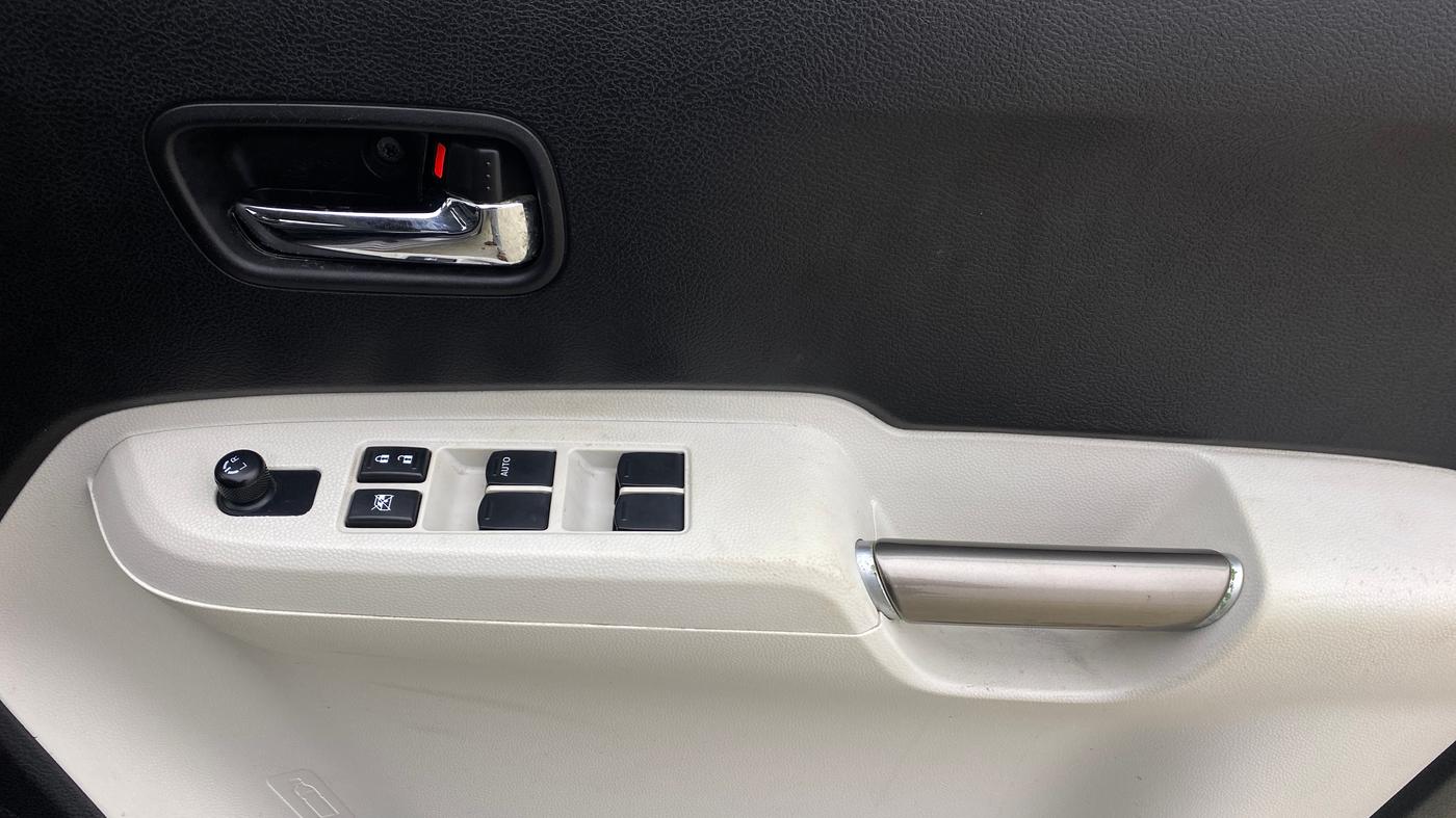 2017 Maruti IGNIS DELTA 1.2, Petrol, Manual, 23,299 km, Driver Side Door Panels Control