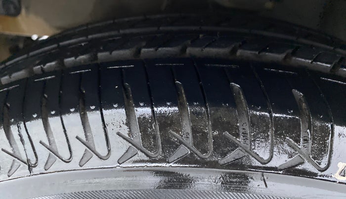 2010 Hyundai i10 ERA 1.1 IRDE, Petrol, Manual, 60,512 km, Left Front Tyre Tread
