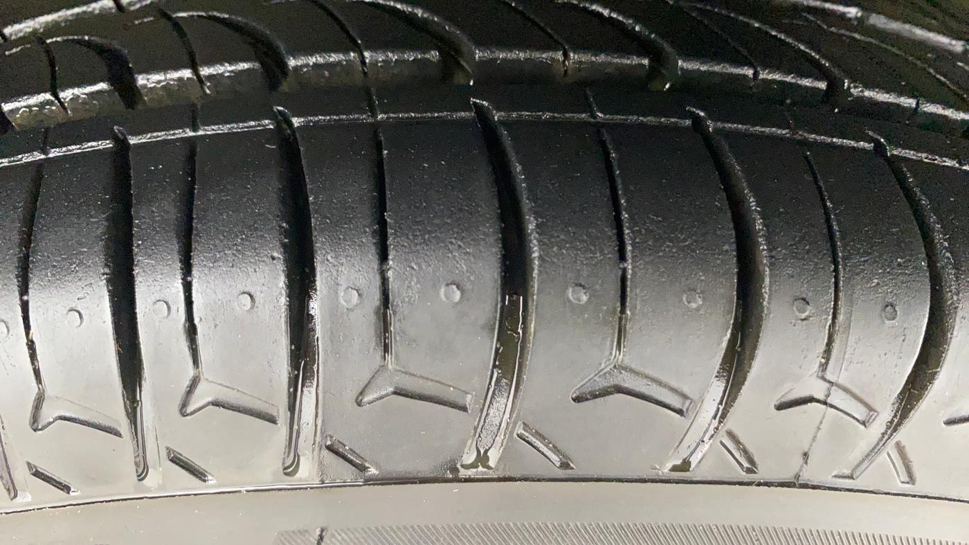 2014 Maruti Alto 800 LXI, Petrol, Manual, 47,417 km, Left Front Tyre Tread