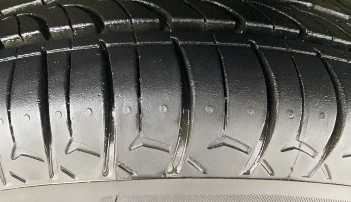 2014 Maruti Alto 800 LXI, Petrol, Manual, 47,215 km, Left Front Tyre Tread
