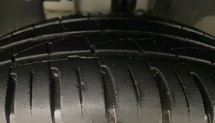 2024 Renault Kwid CLIMBER AMT 1.0, Petrol, Automatic, 5,049 km, Left Front Tyre Tread