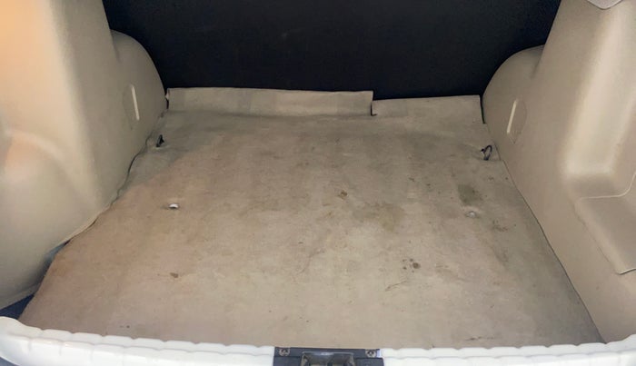 2015 Nissan Terrano XL OPT 85 PS, Diesel, Manual, 1,21,197 km, Boot inside view