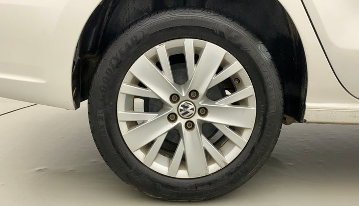 2015 Volkswagen Vento HIGHLINE PETROL AT, Petrol, Automatic, 53,803 km, Right Rear Wheel
