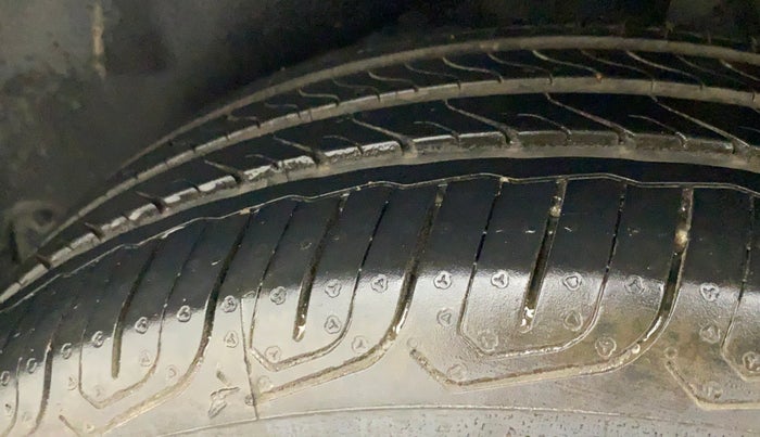 2015 Volkswagen Vento HIGHLINE PETROL AT, Petrol, Automatic, 53,803 km, Left Rear Tyre Tread