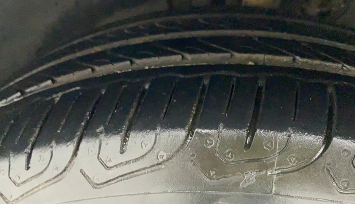 2015 Volkswagen Vento HIGHLINE PETROL AT, Petrol, Automatic, 53,803 km, Left Front Tyre Tread