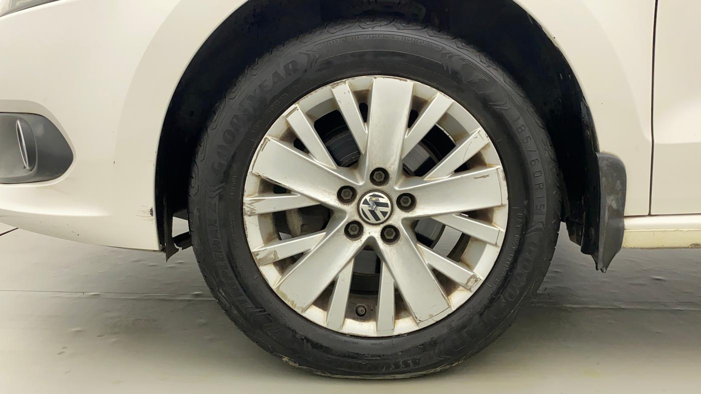 2015 Volkswagen Vento HIGHLINE PETROL AT, Petrol, Automatic, 53,803 km, Left Front Wheel