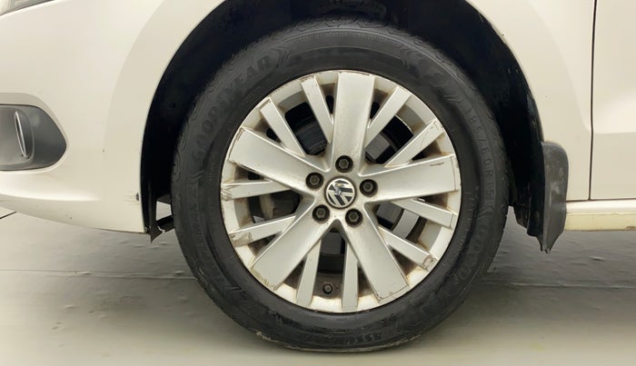 2015 Volkswagen Vento HIGHLINE PETROL AT, Petrol, Automatic, 53,803 km, Left Front Wheel
