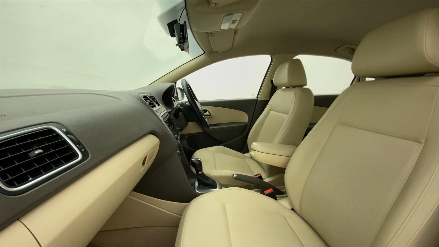 2015 Volkswagen Vento HIGHLINE PETROL AT, Petrol, Automatic, 53,803 km, Right Side Front Door Cabin