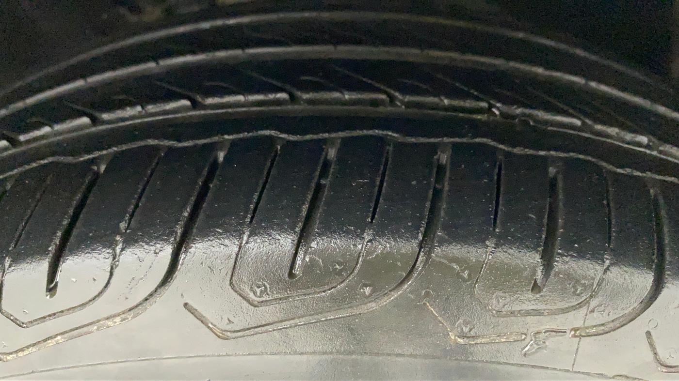 2015 Volkswagen Vento HIGHLINE PETROL AT, Petrol, Automatic, 53,803 km, Right Rear Tyre Tread