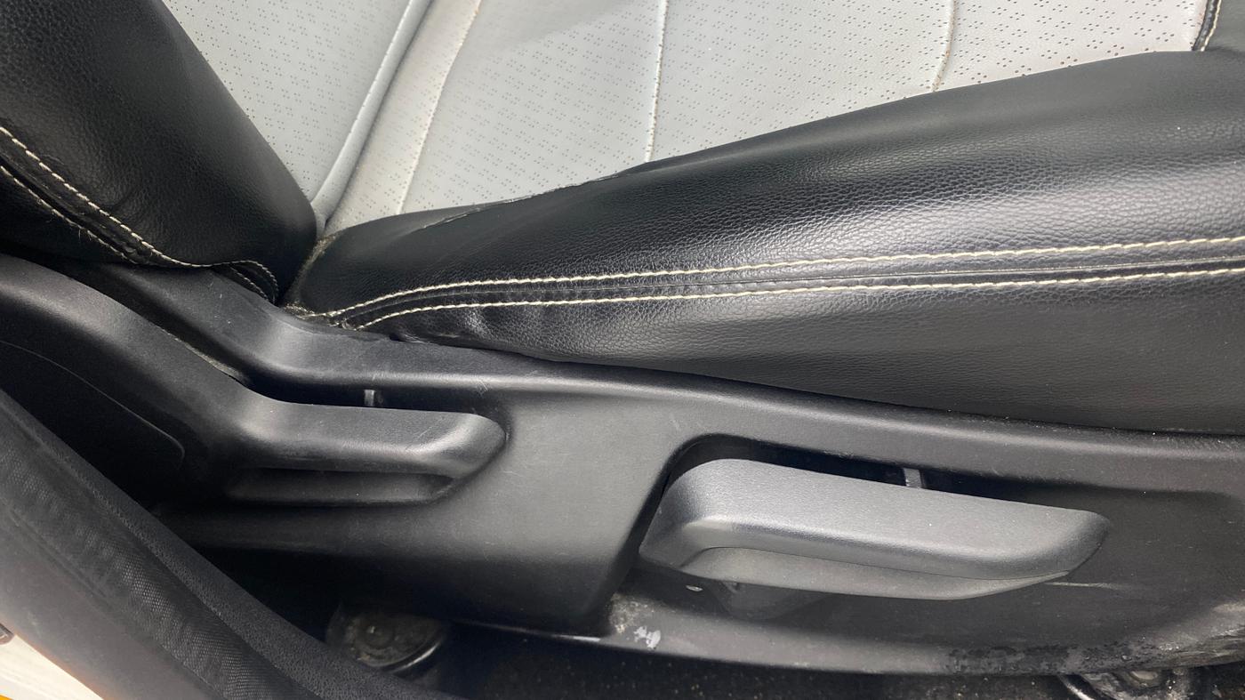 2020 Tata Tiago XZA PLUS PETROL, Petrol, Automatic, 62,785 km, Driver Side Adjustment Panel