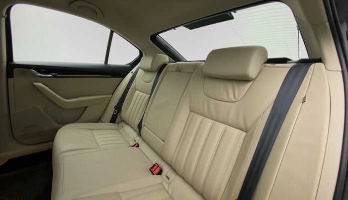 2018 Skoda Octavia LK 1.8 TSI AT, Petrol, Automatic, 26,983 km, Right Side Rear Door Cabin