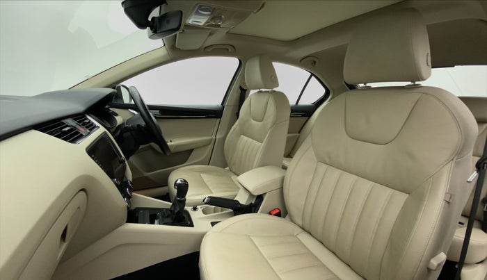 2018 Skoda Octavia LK 1.8 TSI AT, Petrol, Automatic, 26,983 km, Right Side Front Door Cabin
