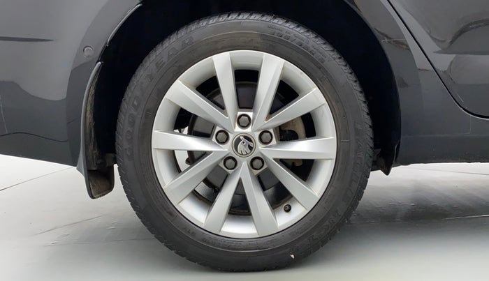 2018 Skoda Octavia LK 1.8 TSI AT, Petrol, Automatic, 26,983 km, Right Rear Wheel