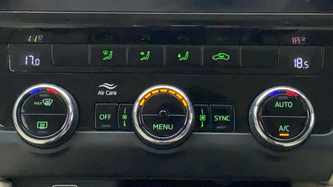 2018 Skoda Octavia LK 1.8 TSI AT, Petrol, Automatic, 26,983 km, Automatic Climate Control