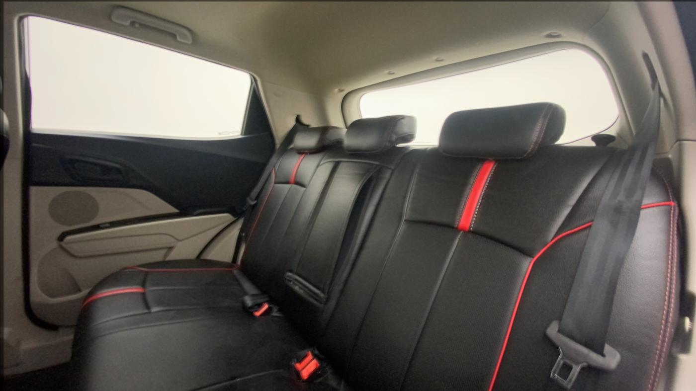 2021 Mahindra XUV300 W6 1.2 PETROL, Petrol, Manual, 41,421 km, Right Side Rear Door Cabin