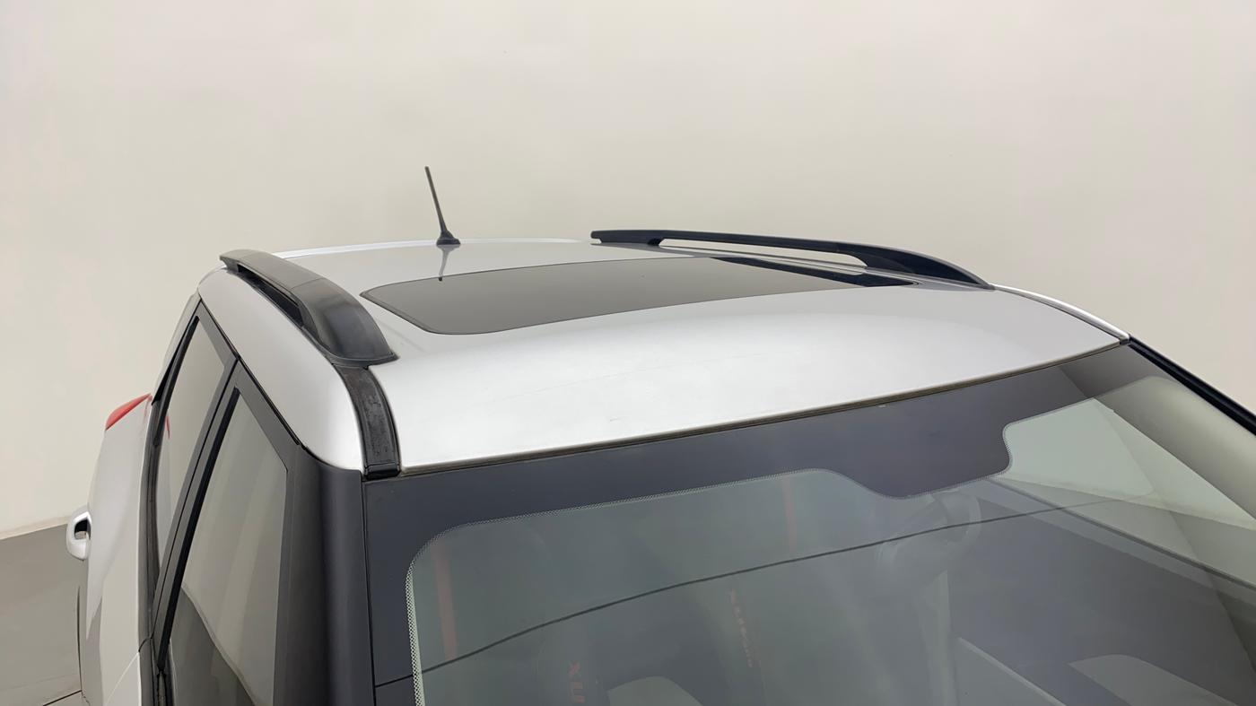 2021 Mahindra XUV300 W6 1.2 PETROL, Petrol, Manual, 41,421 km, Roof