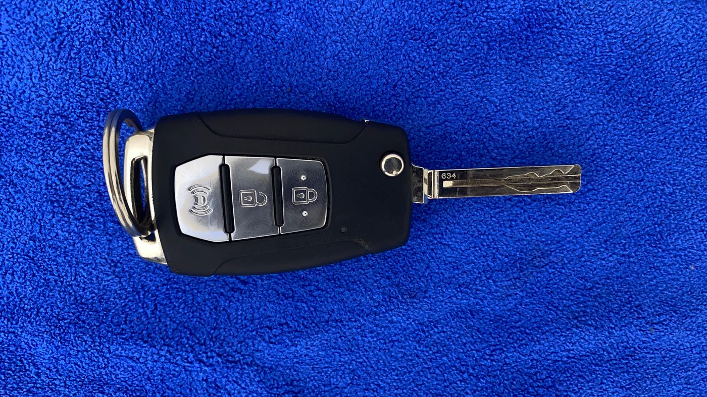 2021 Mahindra XUV300 W6 1.2 PETROL, Petrol, Manual, 41,421 km, Key Close Up