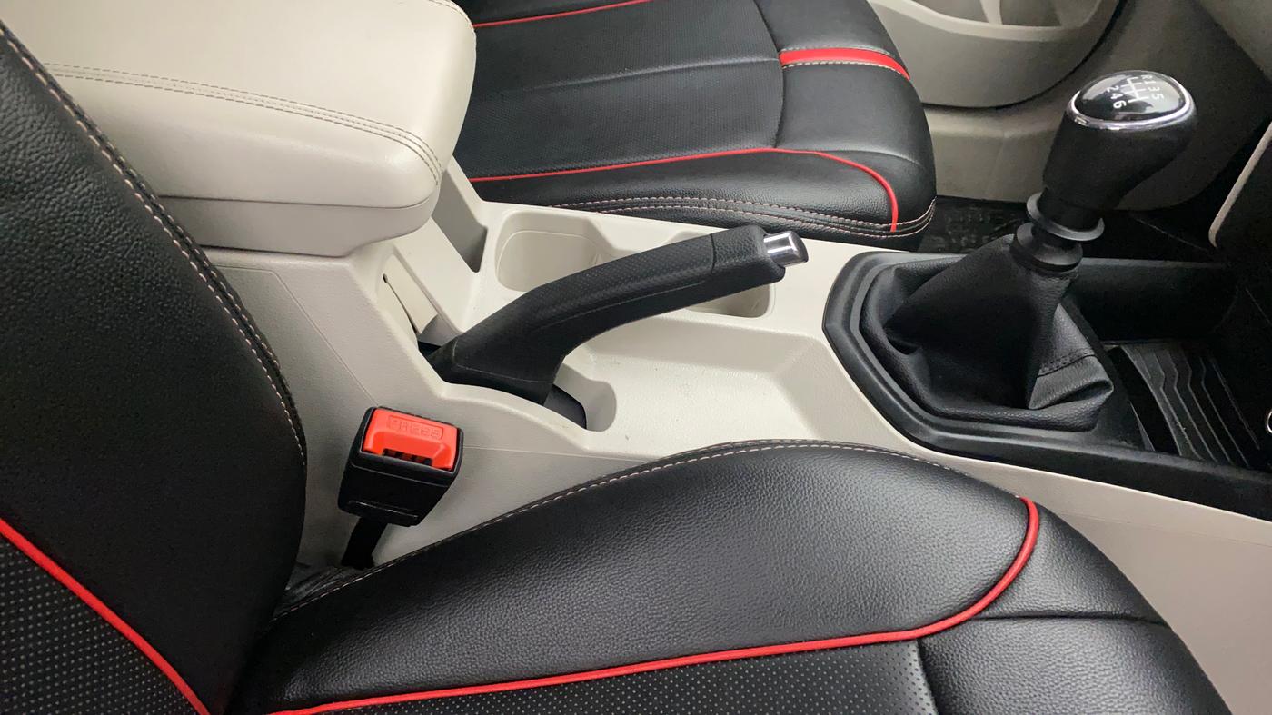 2021 Mahindra XUV300 W6 1.2 PETROL, Petrol, Manual, 41,421 km, Gear Lever