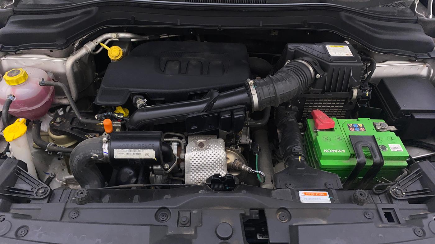 2021 Mahindra XUV300 W6 1.2 PETROL, Petrol, Manual, 41,421 km, Open Bonet