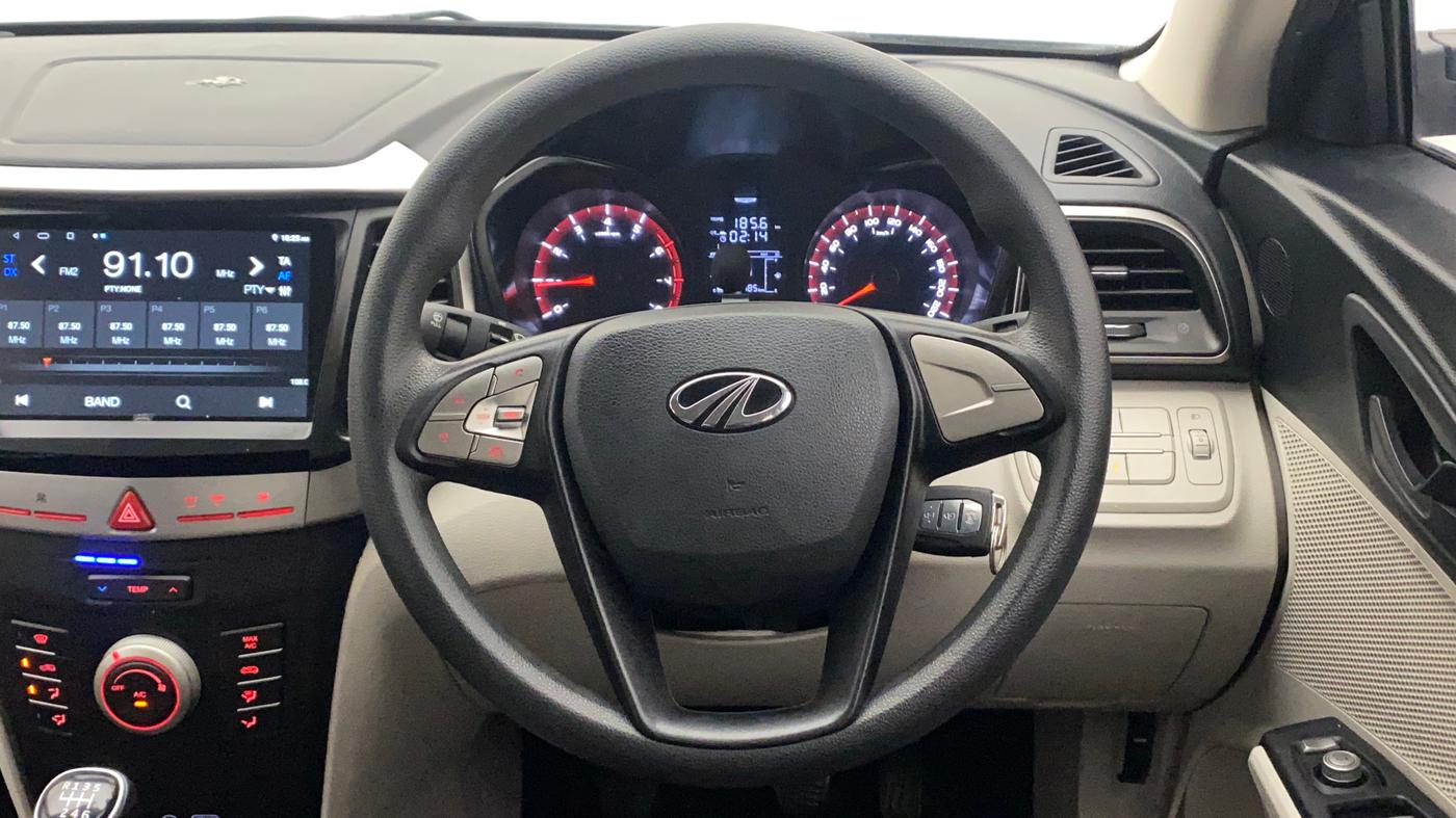 2021 Mahindra XUV300 W6 1.2 PETROL, Petrol, Manual, 41,421 km, Steering Wheel Close Up