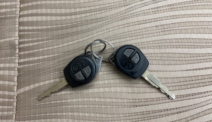 2020 Maruti Dzire VDI, Diesel, Manual, 1,15,545 km, Key Close Up