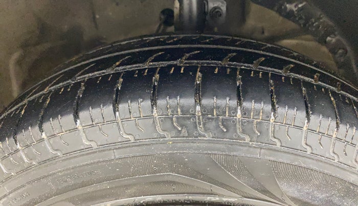 2020 Maruti Dzire VDI, Diesel, Manual, 1,15,545 km, Right Front Tyre Tread