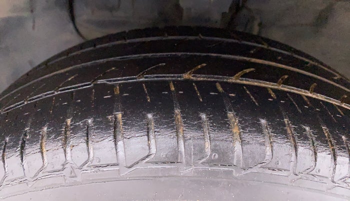 2017 Hyundai Elite i20 ASTA 1.2, Petrol, Manual, 32,184 km, Left Front Tyre Tread