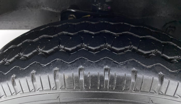 2021 Maruti Eeco 5 STR WITH AC PLUSHTR, Petrol, Manual, 5,625 km, Left Front Tyre Tread