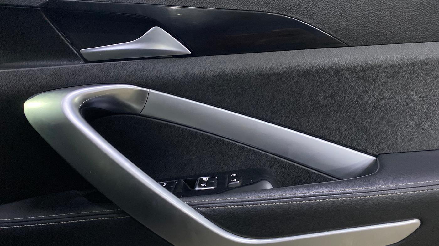 2020 MG HECTOR SHARP 1.5 DCT PETROL, Petrol, Automatic, 30,931 km, Driver Side Door Panels Control