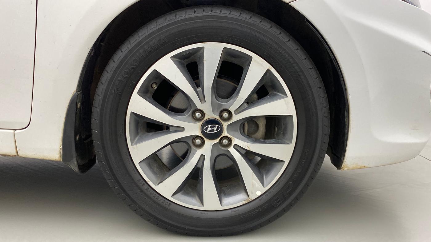 2015 Hyundai Verna FLUIDIC 1.6 CRDI SX AT, Diesel, Automatic, 94,546 km, Right Front Wheel