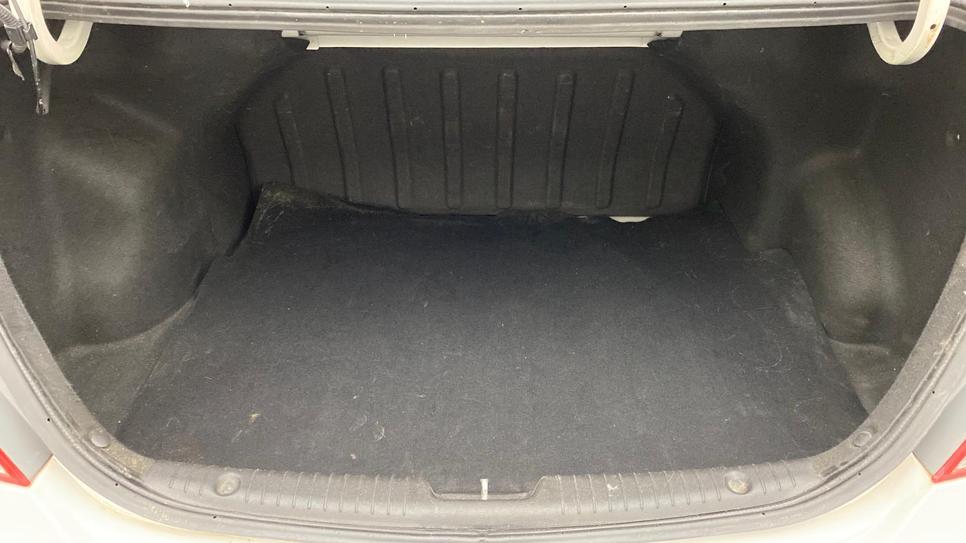2015 Hyundai Verna FLUIDIC 1.6 CRDI SX AT, Diesel, Automatic, 94,546 km, Boot Inside