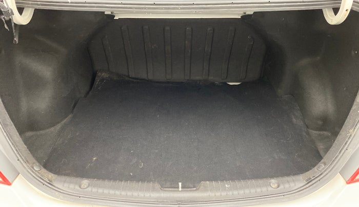 2015 Hyundai Verna FLUIDIC 1.6 CRDI SX AT, Diesel, Automatic, 94,546 km, Boot Inside