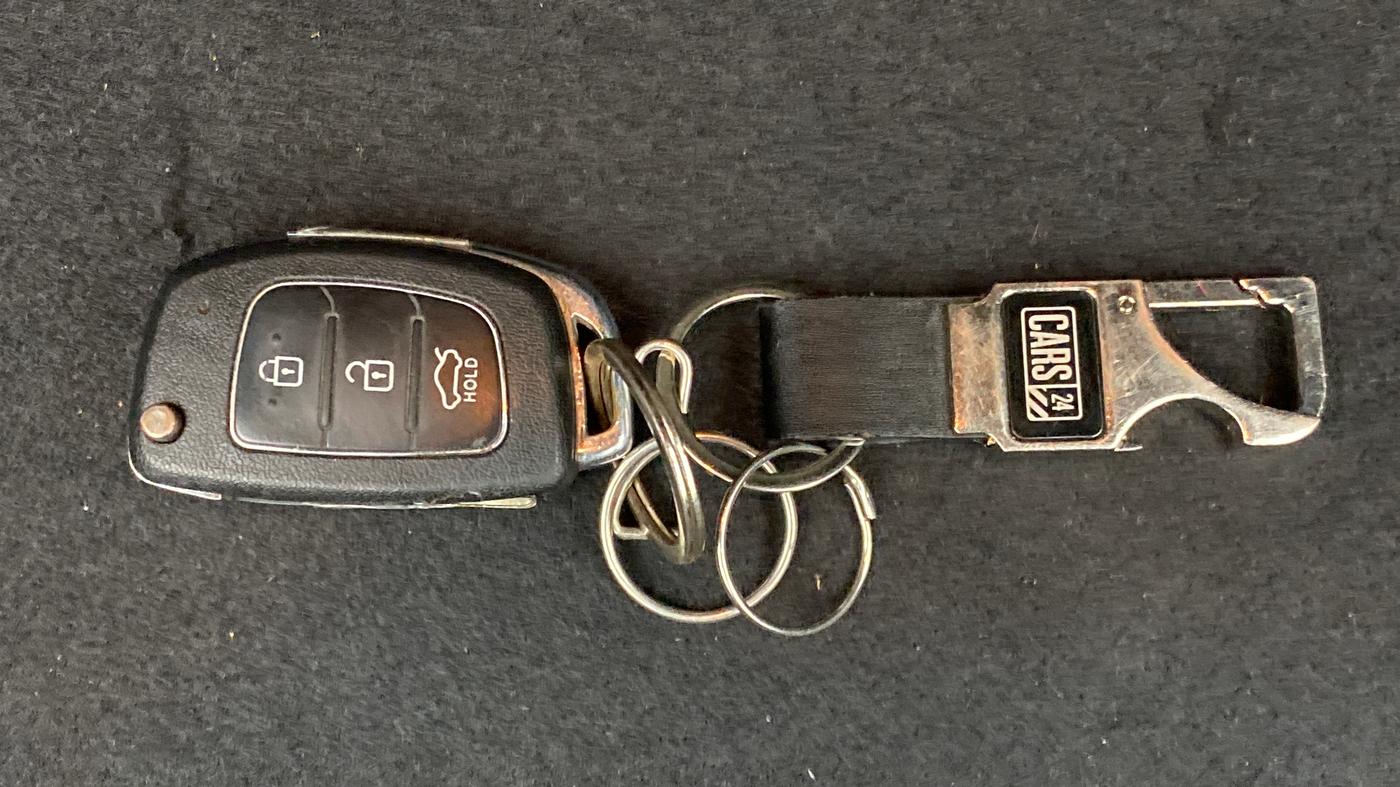 2015 Hyundai Verna FLUIDIC 1.6 CRDI SX AT, Diesel, Automatic, 94,546 km, Key Close Up