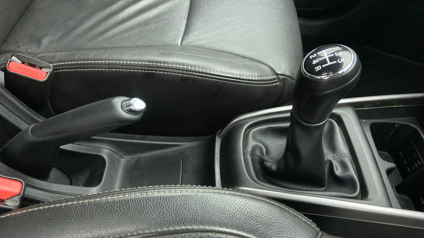 2019 Maruti XL6 ALPHA SHVS  MT, Petrol, Manual, 15,561 km, Gear Lever